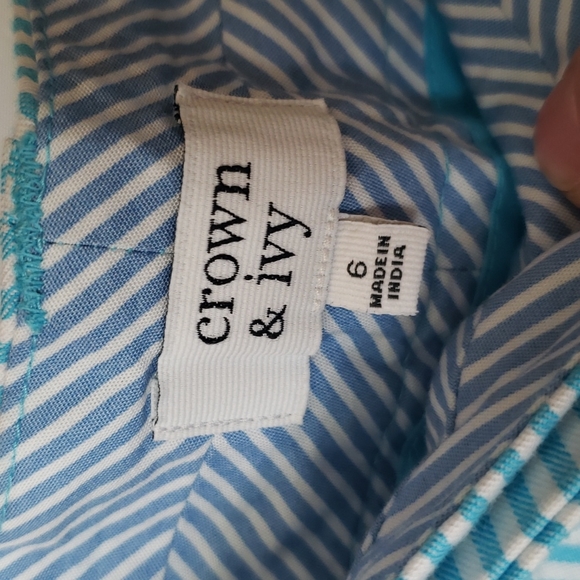 Crown & Ivy Shorts - Picture 3 of 4